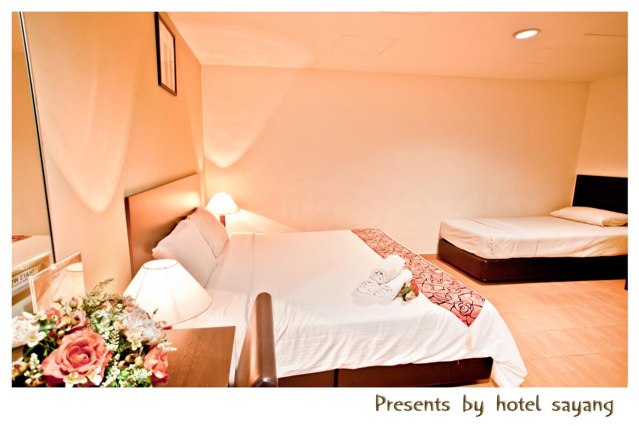 Sayang Hotel Кулай Екстериор снимка