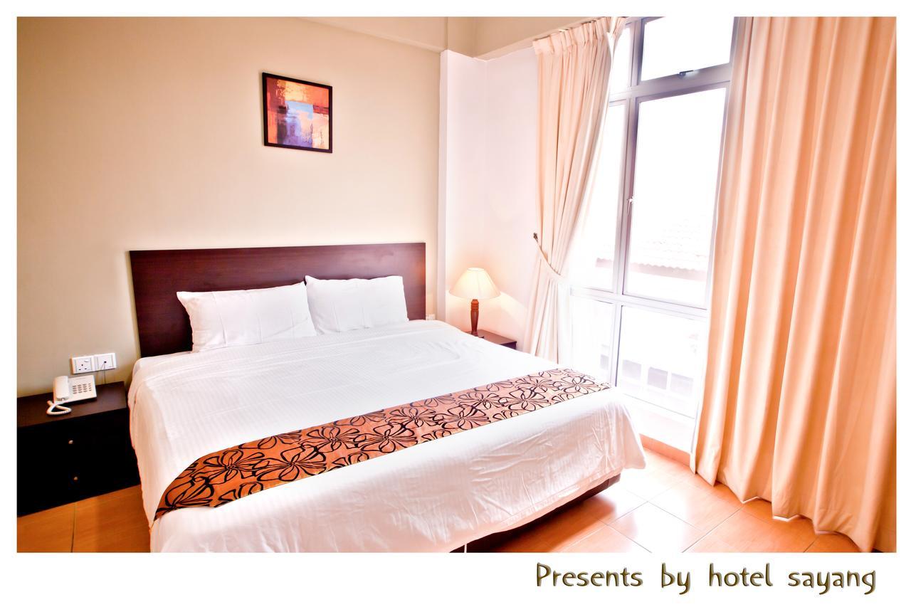 Sayang Hotel Кулай Екстериор снимка