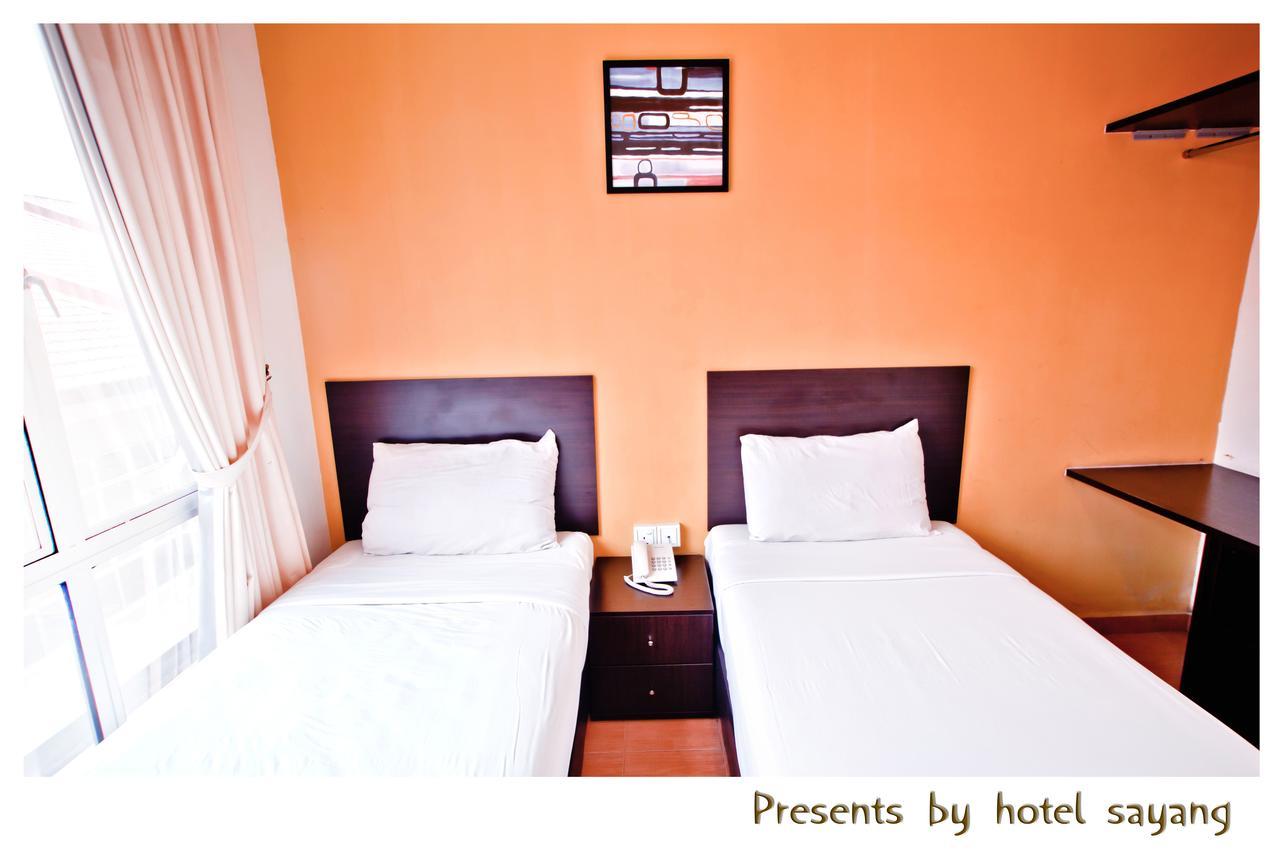 Sayang Hotel Кулай Екстериор снимка