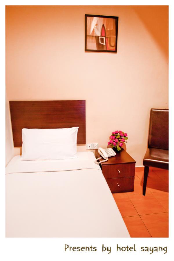 Sayang Hotel Кулай Екстериор снимка