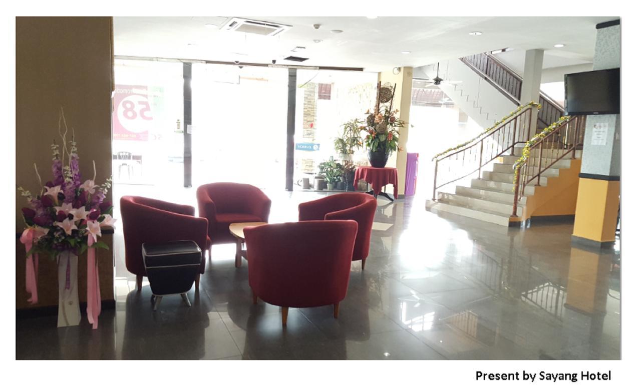 Sayang Hotel Кулай Екстериор снимка