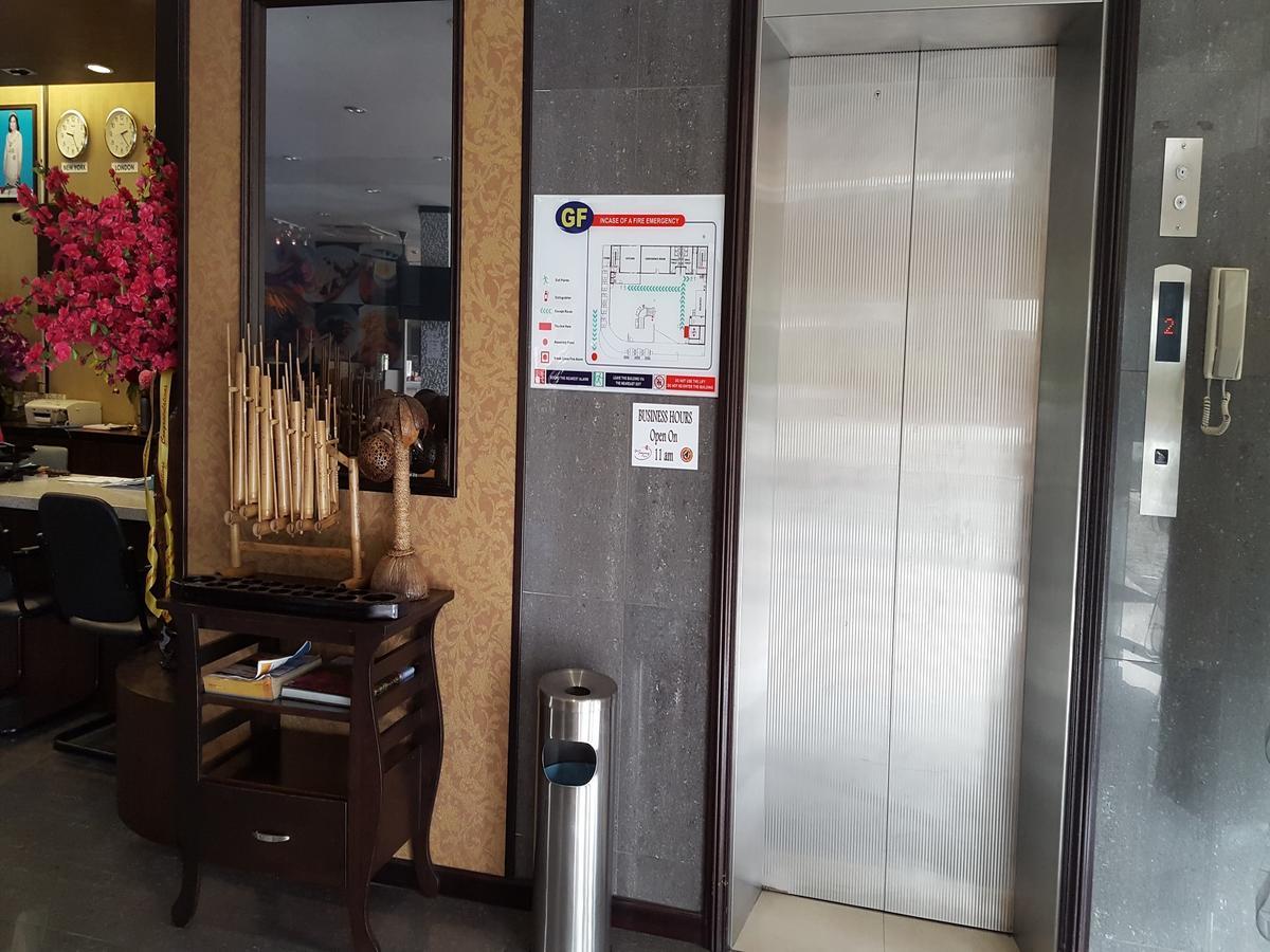 Sayang Hotel Кулай Екстериор снимка