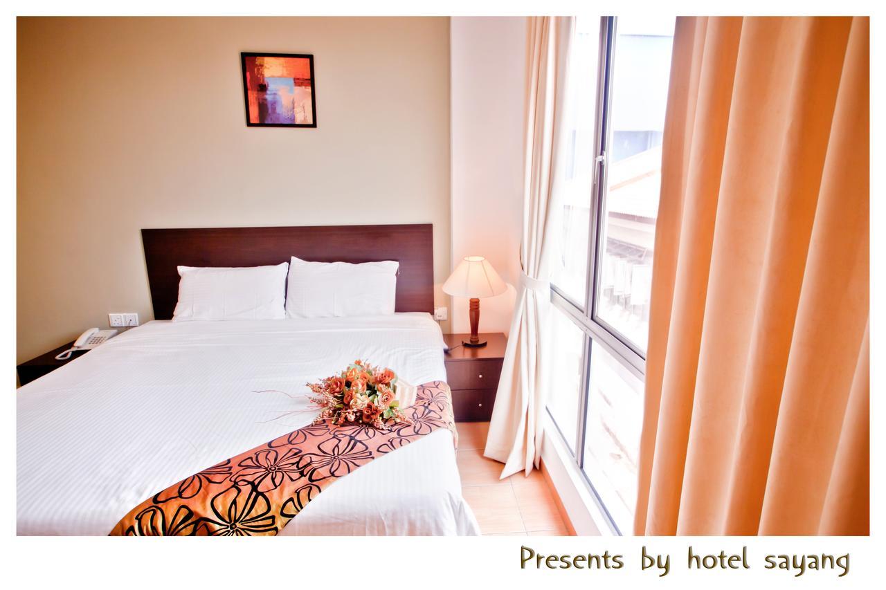 Sayang Hotel Кулай Екстериор снимка